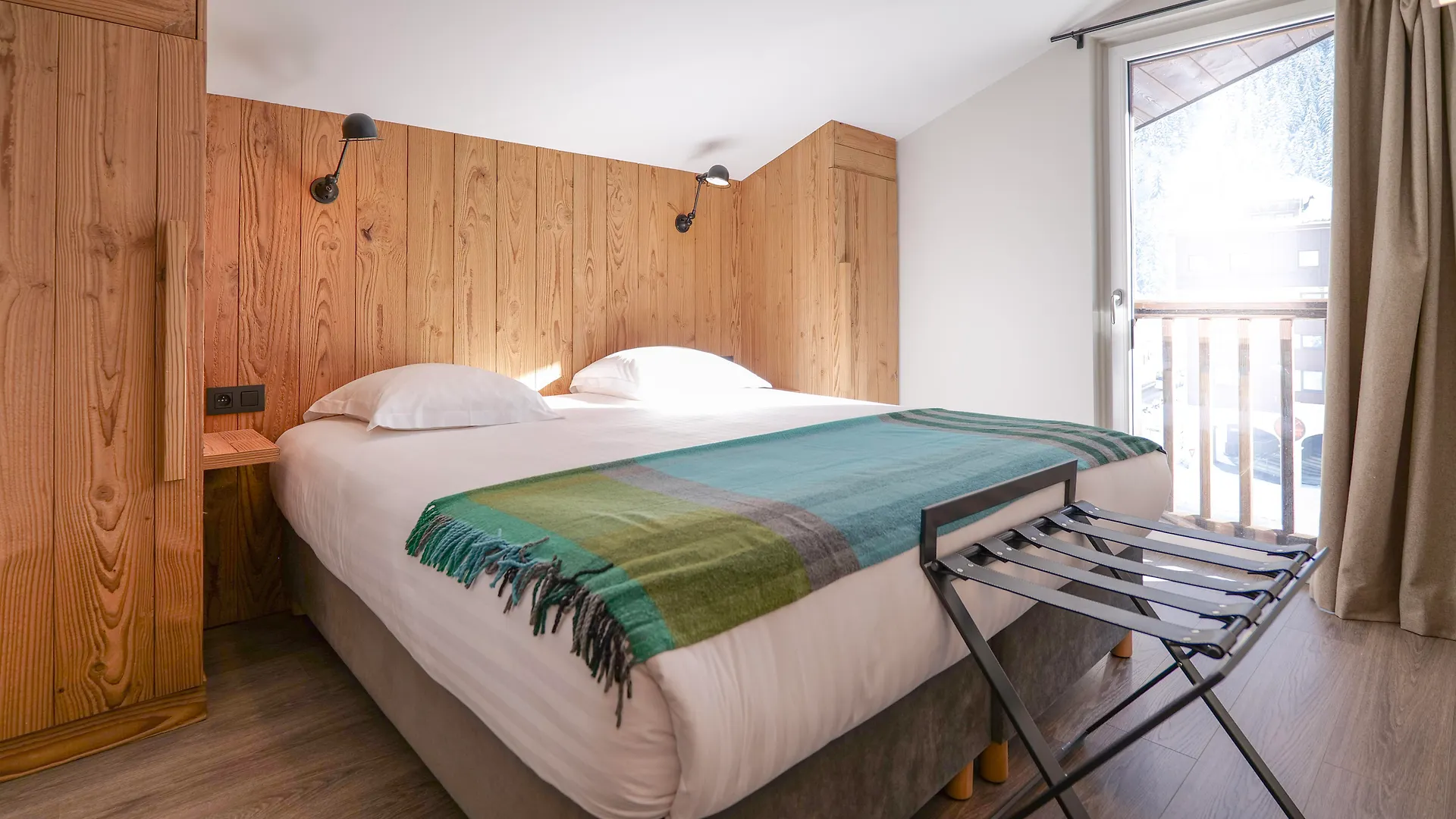 Plan B Hotel - Living Chamonix 3*,